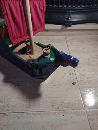 Barco de juguete dragón