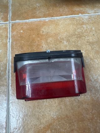 Piloto trasero Scoopy 75