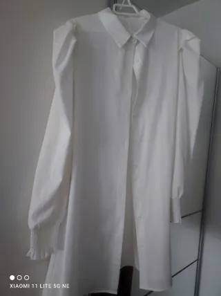 Camisa blanca manga larga abullonada