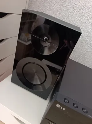 Mini cadena LG Bluetooth Negra