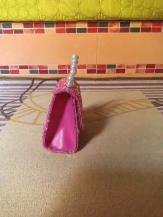 Bolso de lentejuelas rosa con perlas