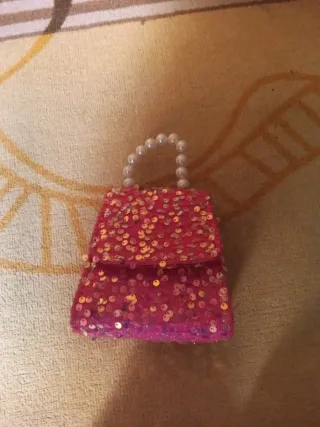 Bolso de lentejuelas rosa con perlas