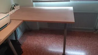 Mesa escritorio IKEA madera y metal