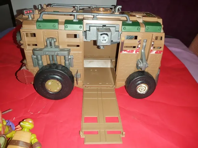 Camión Tortugas Ninja + 4 Figuras