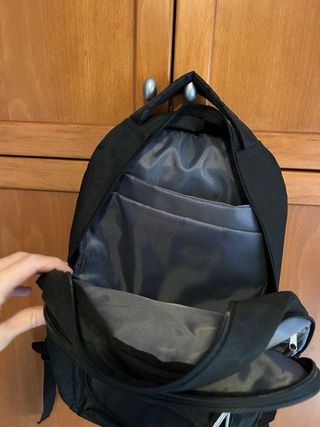 Mochila negra para oficina (espacio para portátil)