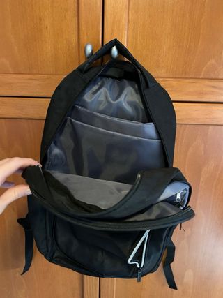 Mochila negra para oficina (espacio para portátil)