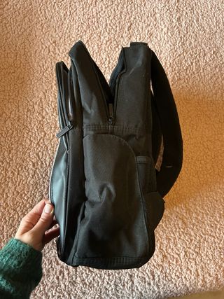 Mochila negra para oficina (espacio para portátil)