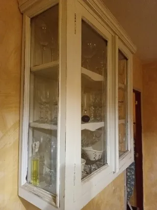 Alacena blanca decapada