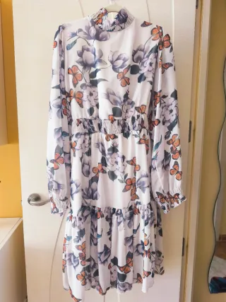 Vestido estampado floral con mariposas Talla 38/40