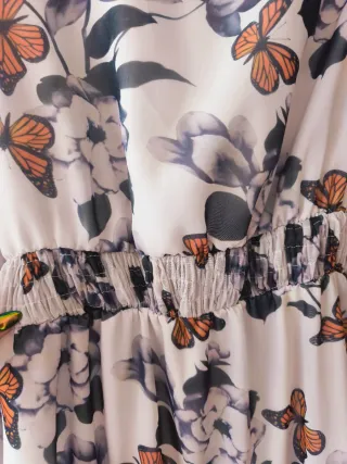 Vestido estampado floral con mariposas Talla 38/40