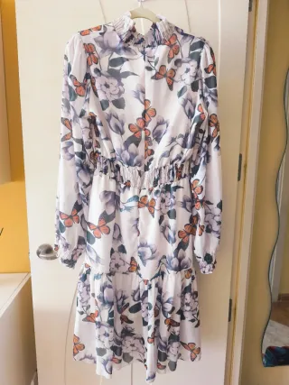 Vestido estampado floral con mariposas Talla 38/40