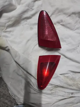 Pilotos portón Alfa Romeo 147