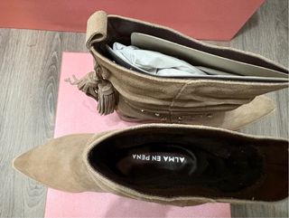 Botines Alma en Pena Talla 39 con Borlas y Tachas
