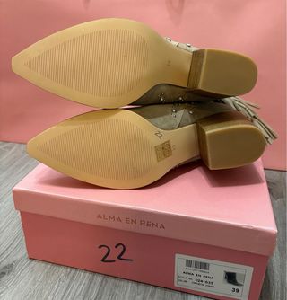 Botines Alma en Pena Talla 39 con Borlas y Tachas