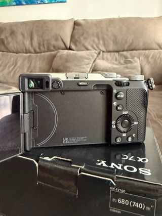 Cámara Sony A7C con lente FE 4-5.6/28-60