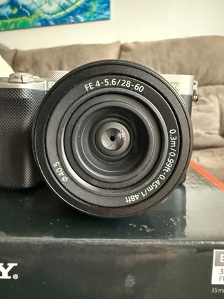 Cámara Sony A7C con lente FE 4-5.6/28-60