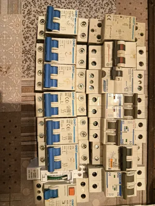 Lote de 10 Interruptores Automáticos CHINT