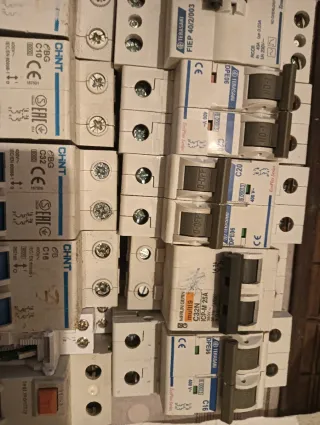 Lote de 10 Interruptores Automáticos CHINT