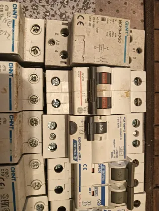 Lote de 10 Interruptores Automáticos CHINT