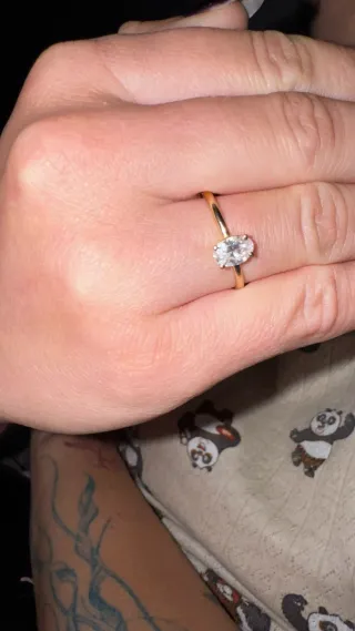 Anillo compromiso oro 9k diamante 0.56k.