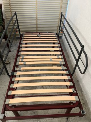 Cama Eléctrica Reclinable con Barandilla