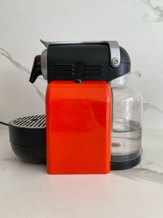 Cafetera Nespresso DeLonghi + Dispensador