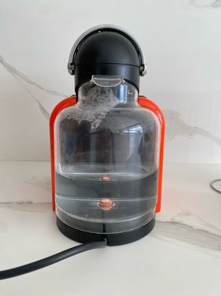 Cafetera Nespresso DeLonghi + Dispensador