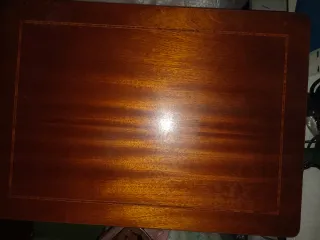 Cómoda pequeña de madera