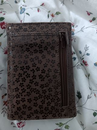 Monedero marrón estampado