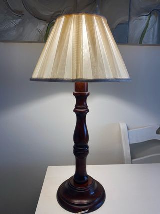 Lámpara de mesa madera torneada vintage