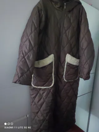 Abrigo acolchado marrón