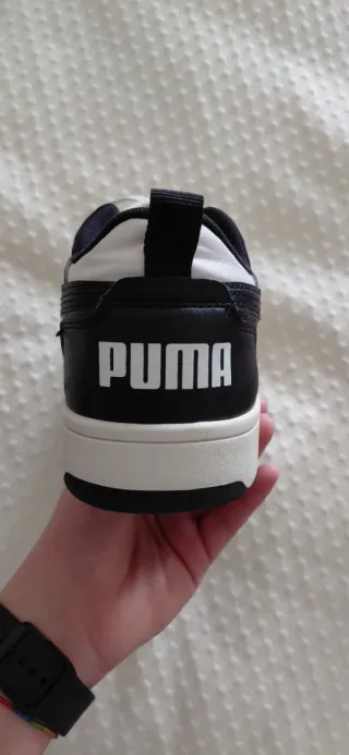 Zapatillas Puma Negras y Blancas Talla 39