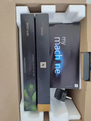 Cafetera Nespresso Inissia + Cápsulas