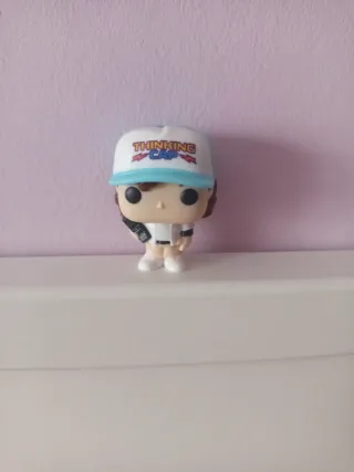 Funkos Stranger Things y Huevos Kinder