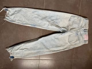 Pantalones vaqueros desgastados