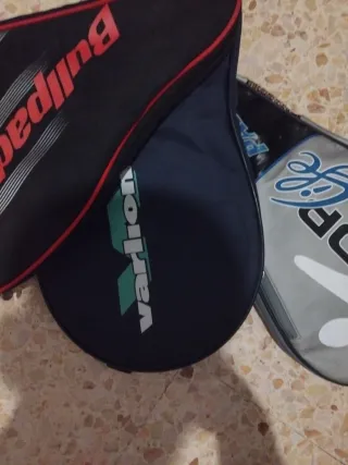 Raketa de pádel Bullpadel y funda