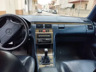 Mercedes-Benz Classe E (214) 1995