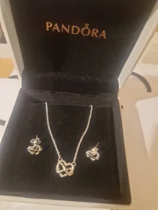 Set Pandora collana e orecchini cuore infinito