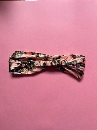 Diadema de flores primaveral.