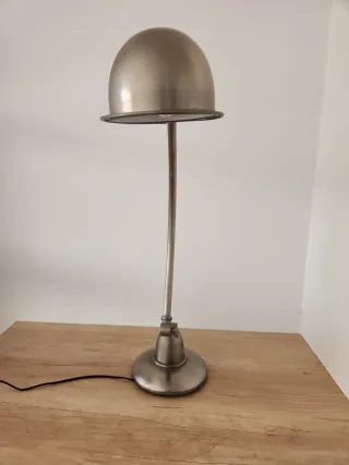 Lámpara de escritorio metálica plateada
