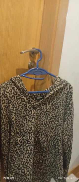 Lote Chaqueta marrón con capucha y pelo