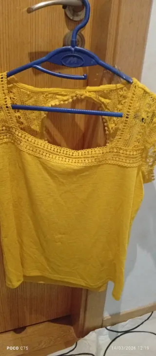 Lote Chaqueta marrón con capucha y pelo