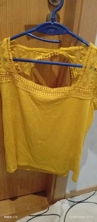 Lote Chaqueta marrón con capucha y pelo