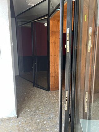 Escaparate y puerta de cristal