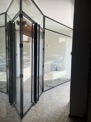 Escaparate y puerta de cristal