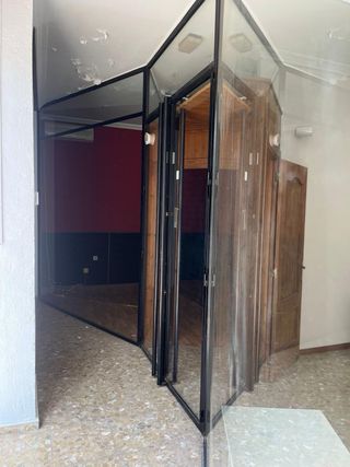 Escaparate y puerta de cristal