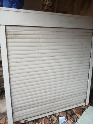 Ventana aluminio con persiana