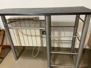 Mesa cocina auxiliar y 2 taburetes a conjunto