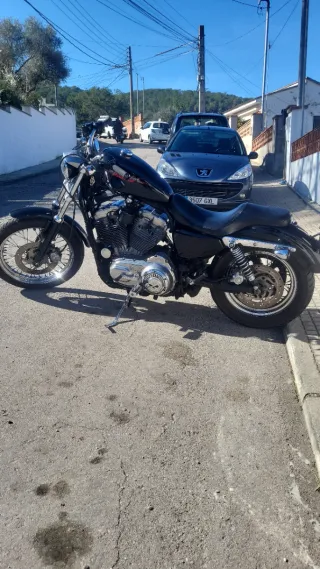 Harley Davidson Sportster XL 883 Negra