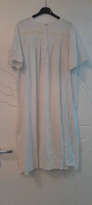 3 Camicie da notte.  Lavate, ma nuove.